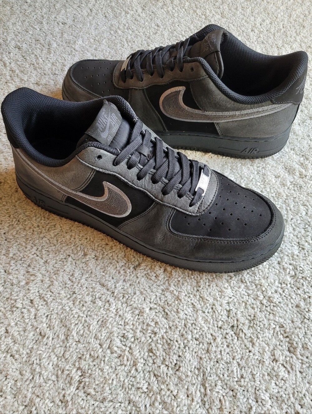 Nike Men's Air Force 1 '07 LV8 Low-Top Sneakers — Black and Dark Gray